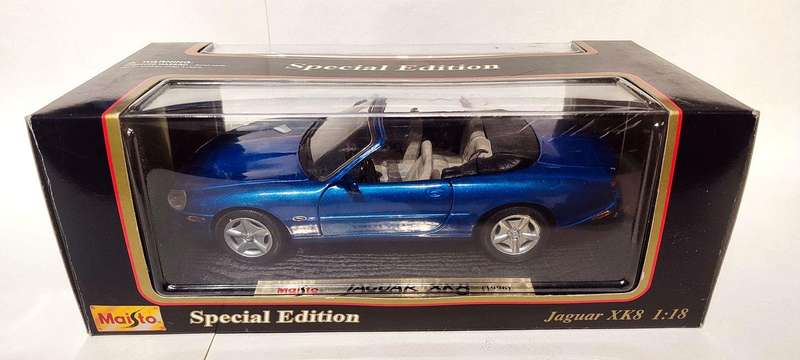 **Pre-Loved/Mint/Boxed** 1/18 Maisto SE Jaguar XK8 1996 Metallic Blue (31836)