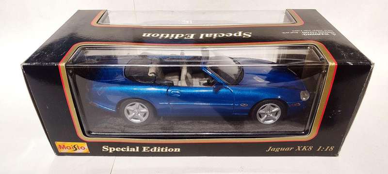 **Pre-Loved/Mint/Boxed** 1/18 Maisto SE Jaguar XK8 1996 Metallic Blue (31836)