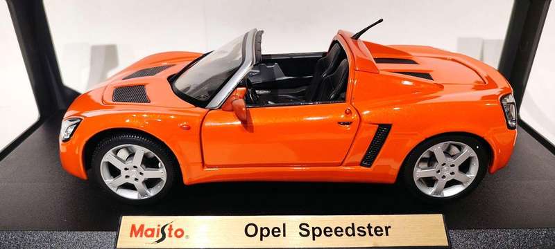 **BOXED/MINT MODEL** 1/18 Maisto SE Opel Speedster Metallic Orange (31615)