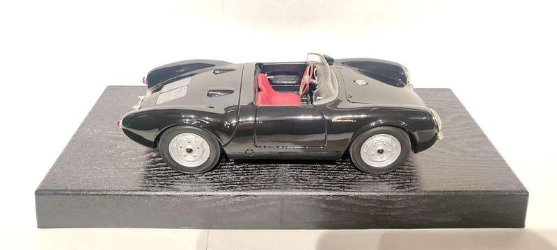 **BOXED/MINT MODEL** 1/18 Maisto SE Porsche 550 A Spyder Black (31843)