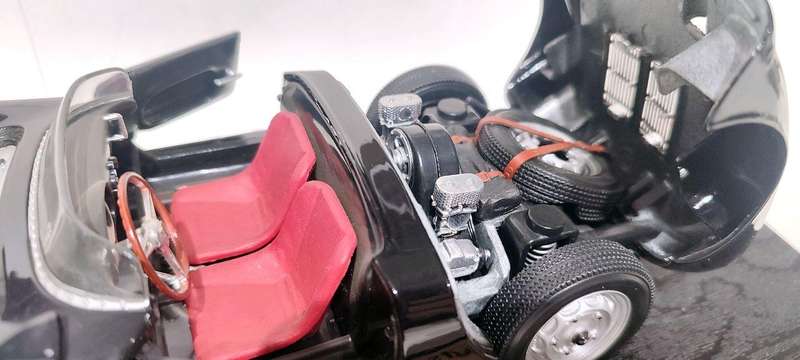 **BOXED/MINT MODEL** 1/18 Maisto SE Porsche 550 A Spyder Black (31843)