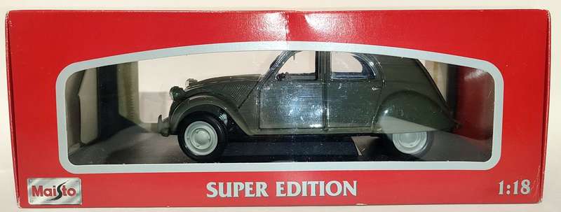 **BOXED/MINT MODEL** 1/18 Maisto Super Edition Citroen 2CV 1952 Grey/Army Green (37834)