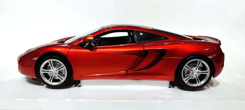 **VERY RARE / MINT** 1/18 Pauls Model Art McLaren MP4-12C 2009 Top Gear 519101330 with Stig