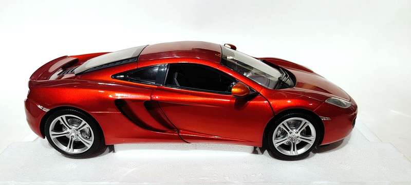 **VERY RARE / MINT** 1/18 Pauls Model Art McLaren MP4-12C 2009 Top Gear 519101330 with Stig
