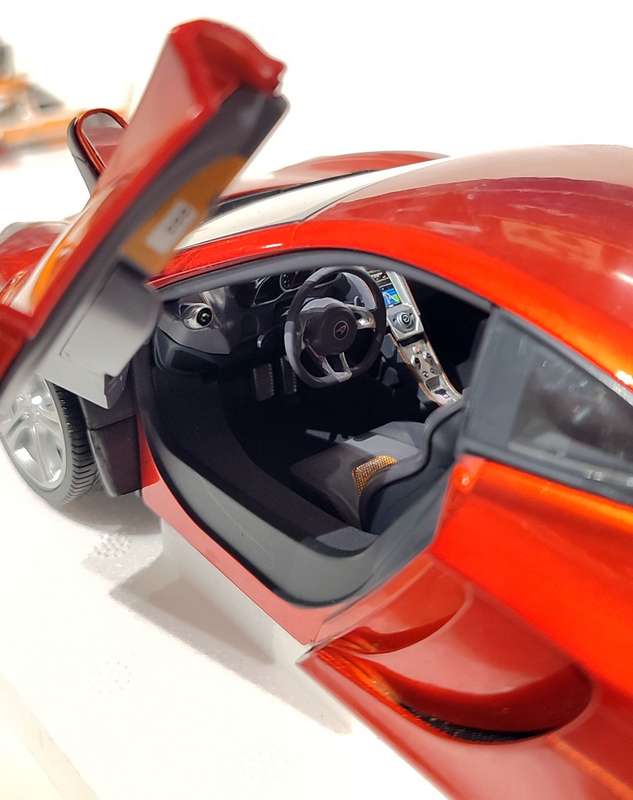 **VERY RARE / MINT** 1/18 Pauls Model Art McLaren MP4-12C 2009 Top Gear 519101330 with Stig