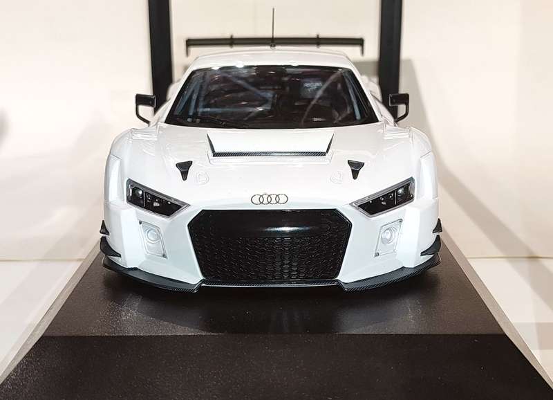**VERY RARE & MINT** 1/18 Minichamps Audi R8 LMS Ultra 2015 White LE 1 of 350 (153 151100)