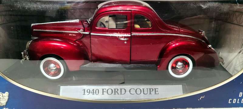 **MINT/BOXED** 1/18 MotorMax 1940 Ford Coupe Red Metallic (73108)