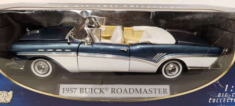 **MINT/BOXED/RARE COLOUR** 1/18 MotorMax 1957 Buick Roadmaster Blue Metallic (73152)