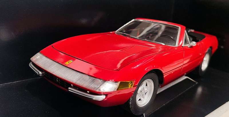 **PRE-LOVED/BOXED** 1/18 Vintage Solido Ferrari 365 GTS (Daytona style) Red (8017)