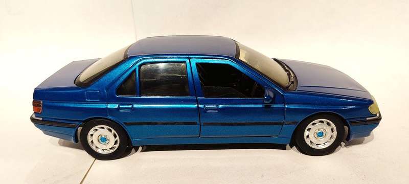 **PRE-LOVED/BOXED** 1/18 Vintage Solido Peugeot 605 SV24 Blue (8502)