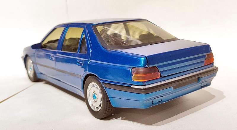 **PRE-LOVED/BOXED** 1/18 Vintage Solido Peugeot 605 SV24 Blue (8502)