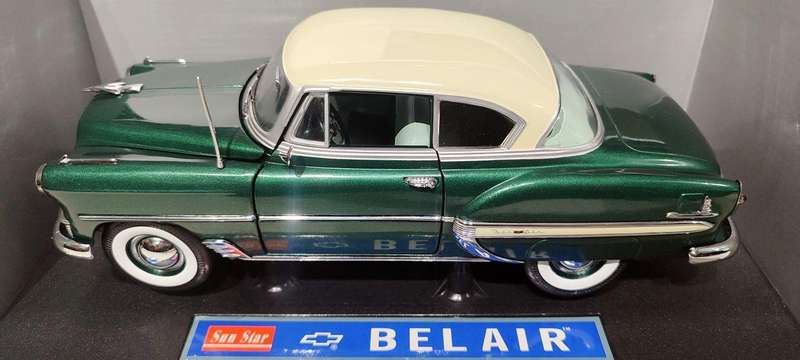 *AS NEW/BOXED* 1/18 Vintage Sunstar 1953 Chevrolet Bel Air Green Metallic (1602)