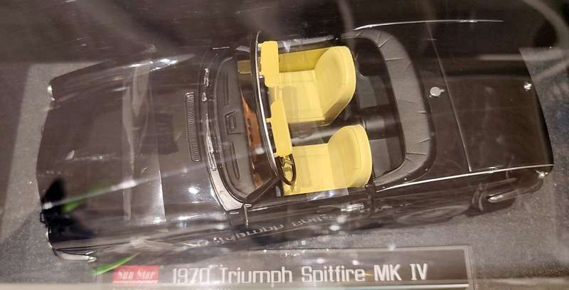 **NEW/RARE** 1/18 Sunstar Triumph Spitfire MK IV Black (1046)