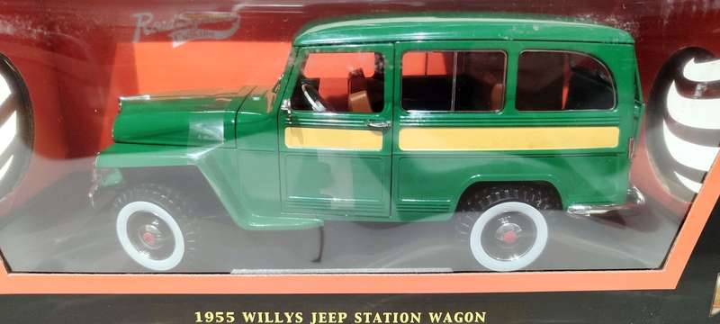 **New/Boxed** 1/18 Yat Ming LDC Road Signature 1955 Willys Jeep Station Wagon Dark Green 92858