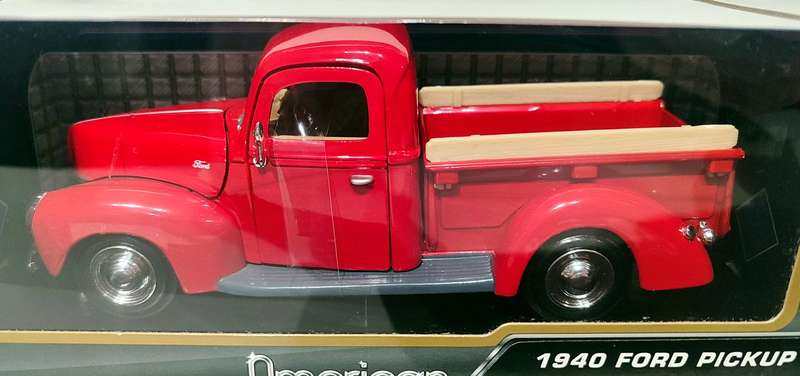 **BOXED/MINT** 1/24 Motor Max American Classics 1940 Ford Pickup Red (73200AC)
