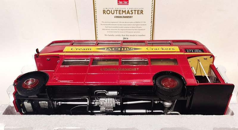 **RARE/MINT/BOXED** 1/24 SunStar Standard Routemaster Jacobs Crackers/Dulux (2902 RM254VLT 254)