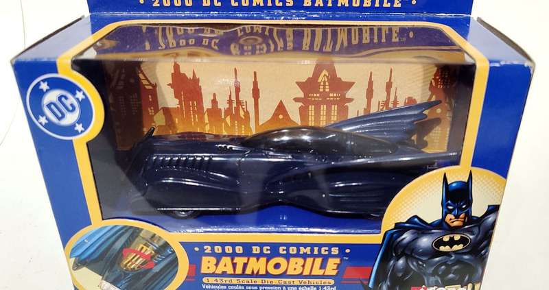 **RARE/PRE-LOVED/BOXED** 1/43 Corgi 2000 DC Comics Batmobile BMBV1 77302