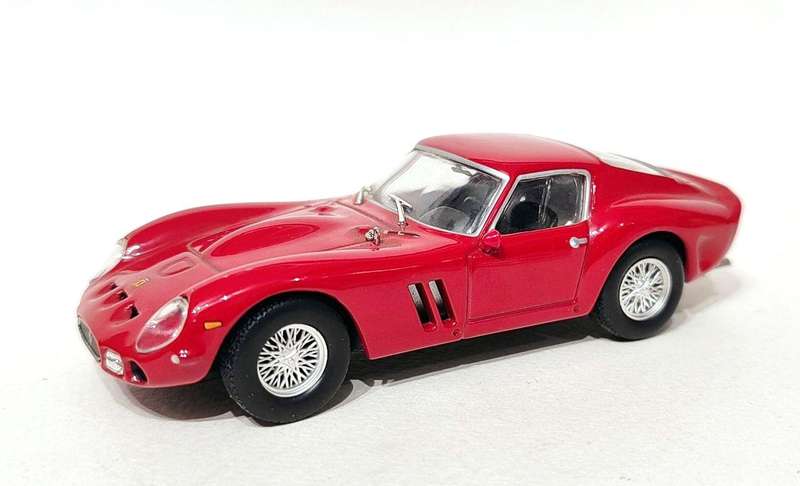 1/43 Ferrari 250 GTO 1964 Red (missing one bonnet clip)