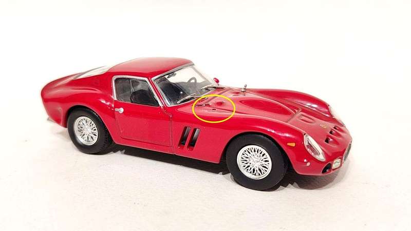 1/43 Ferrari 250 GTO 1964 Red (missing one bonnet clip)