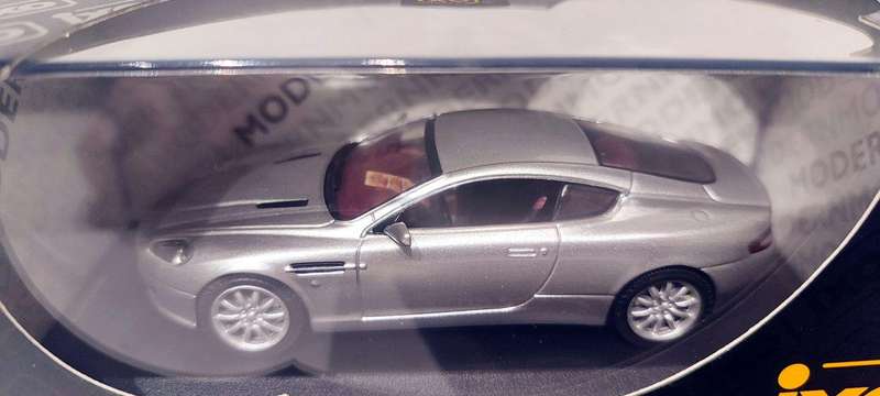 **NEW** 1/43 IXO Aston Martin DB9 GT (MOC070)