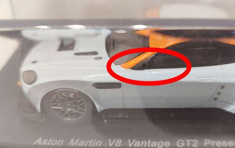 *PRE-LOVED* 1/43 Spark Aston Martin V8 Vantage GT2 Presentation 2008 (S1217) - Left Mirror Missing