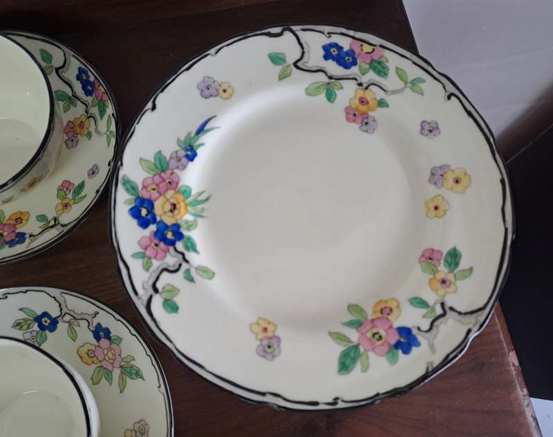 HAND-PAINTED 30Pc ROYAL DOULTON SET! *SELLS FOR R4500*
