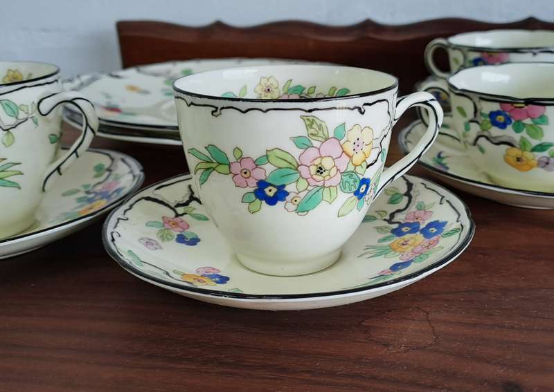 HAND-PAINTED 30Pc ROYAL DOULTON SET! *SELLS FOR R4500*