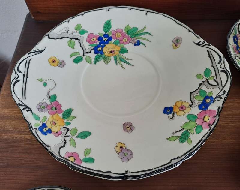 HAND-PAINTED 30Pc ROYAL DOULTON SET! *SELLS FOR R4500*