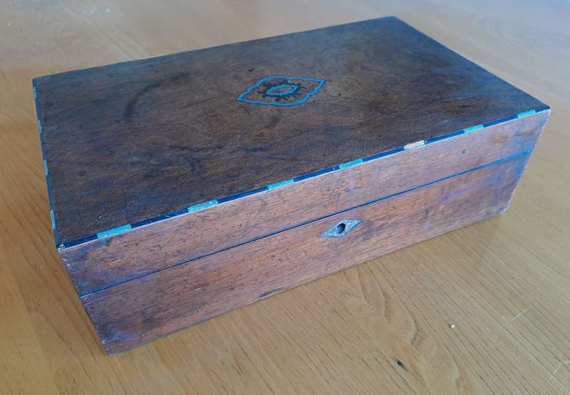 BEAUTIFUL WOODEN INLAY BOX!