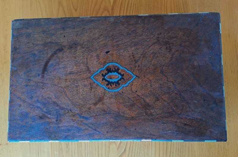 BEAUTIFUL WOODEN INLAY BOX!
