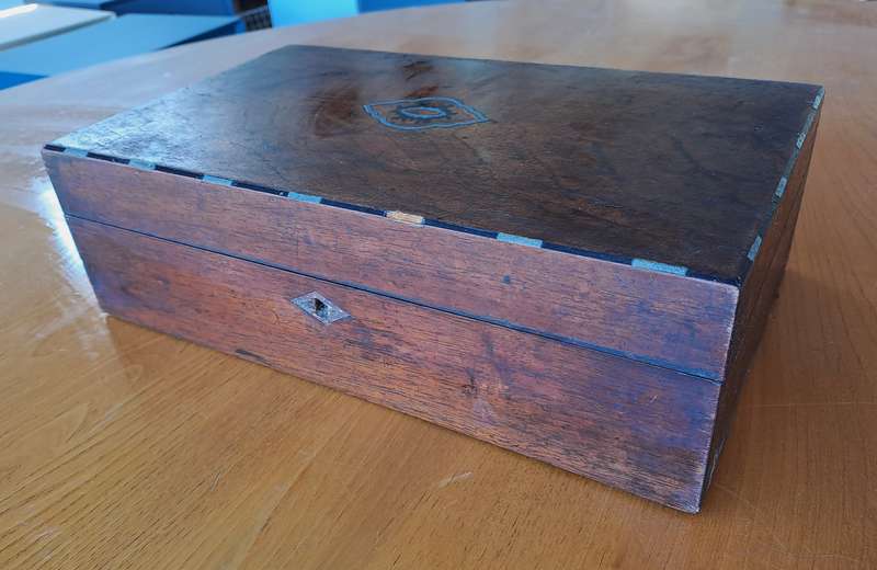 BEAUTIFUL WOODEN INLAY BOX!