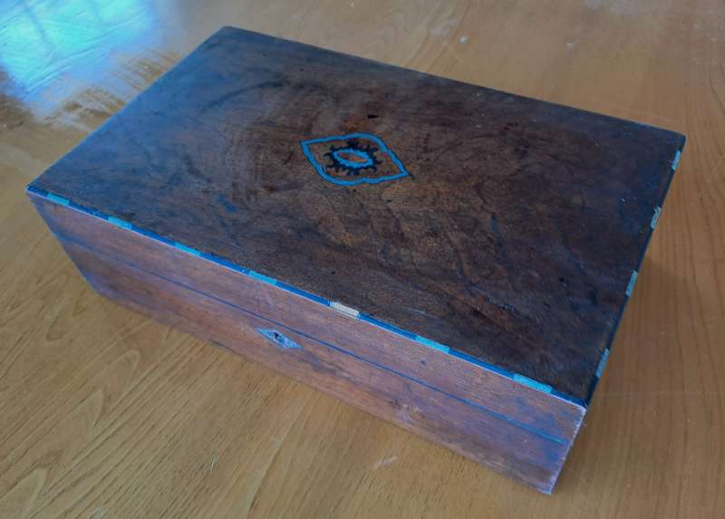 BEAUTIFUL WOODEN INLAY BOX!