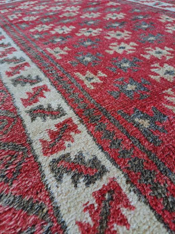 HAND-KNOTTED PERSIAN VINTAGE CARPET! *1660mm - 900mm*