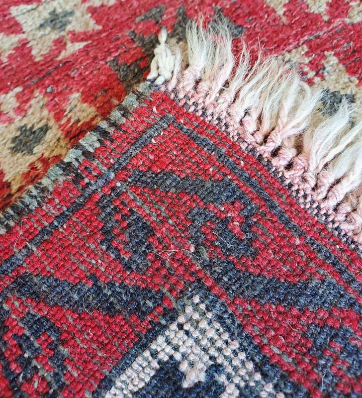 HAND-KNOTTED PERSIAN VINTAGE CARPET! *1660mm - 900mm*