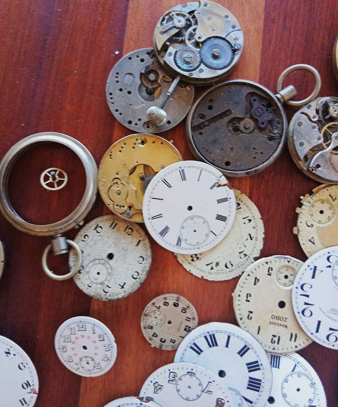 AMAZING WATCH MAKERS COLLECTION OF WATCH MOVEMENTS AND FACES