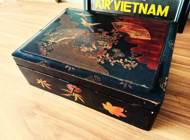 VINTAGE CHINESE WOODEN BOX