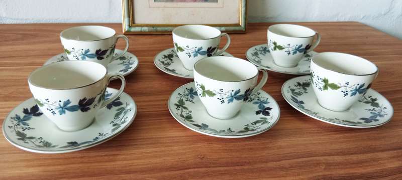 VINTAGE ROYAL DOULTON TEA SET! *MINT CONDITION*
