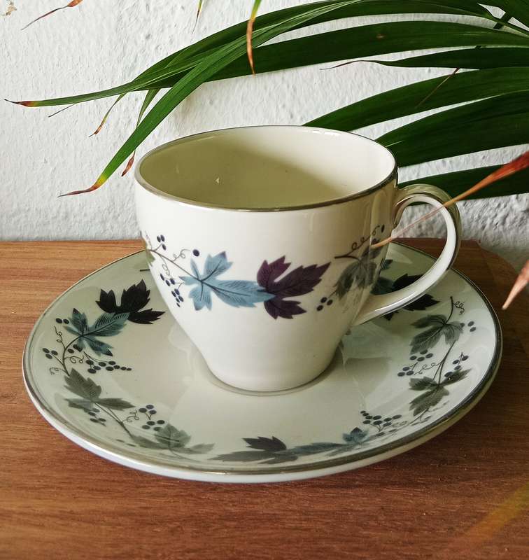 VINTAGE ROYAL DOULTON TEA SET! *MINT CONDITION*