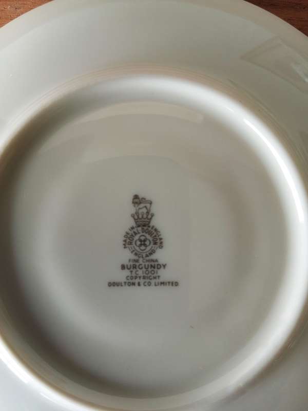 VINTAGE ROYAL DOULTON TEA SET! *MINT CONDITION*
