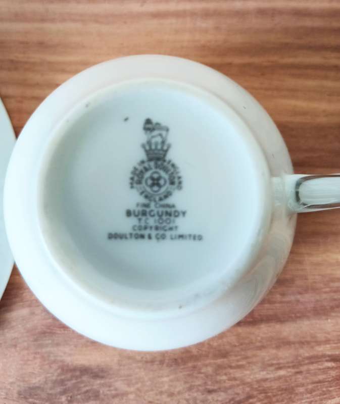 VINTAGE ROYAL DOULTON TEA SET! *MINT CONDITION*
