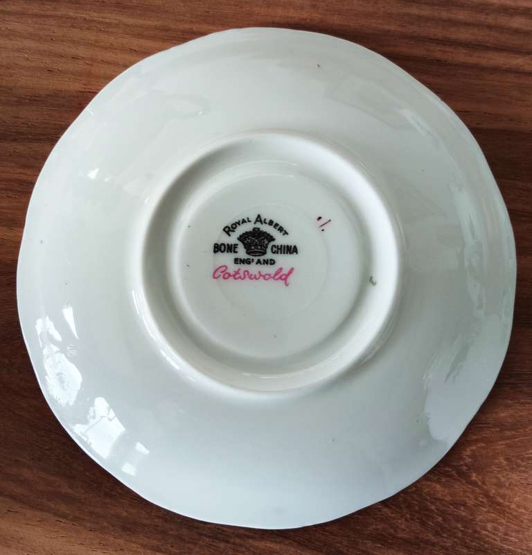 BEAUTIFUL VINTAGE ROYAL ALBERT TEA SET *MINT CONDITION* *HIGHLY COLLECTABLE*