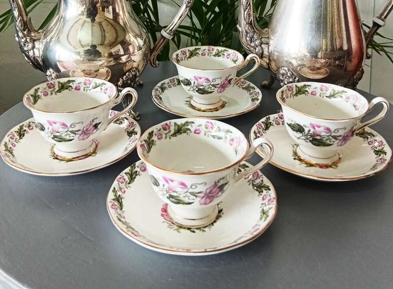 BEAUTIFUL VINTAGE ROYAL ALBERT TEA SET *MINT CONDITION* *HIGHLY COLLECTABLE*