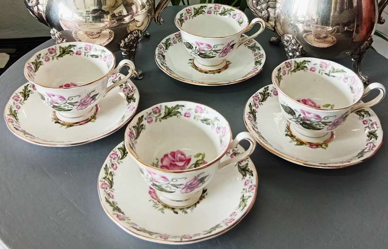 BEAUTIFUL VINTAGE ROYAL ALBERT TEA SET *MINT CONDITION* *HIGHLY COLLECTABLE*