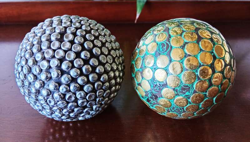 COLLECTION OF BEAUTIFULWOODEN EGGS, BALL *Decorative Purposes*
