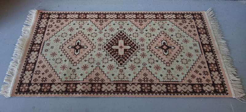BEAUTIFUL QUALITY CARPET *MINT CONDITION*