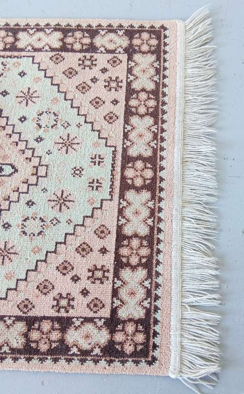 BEAUTIFUL QUALITY CARPET *MINT CONDITION*