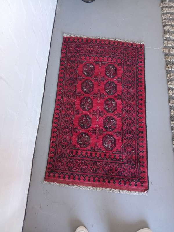 GORGEOUS HAND KNOTTED PERSIAN CARPET *MINT CONDITION*