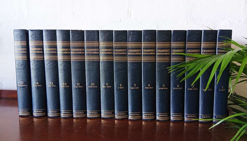 VINTAGE COLLECTION OF CHAMBERS ENCYCLOPAEDIA VOLUME 1-15 Circa 1950