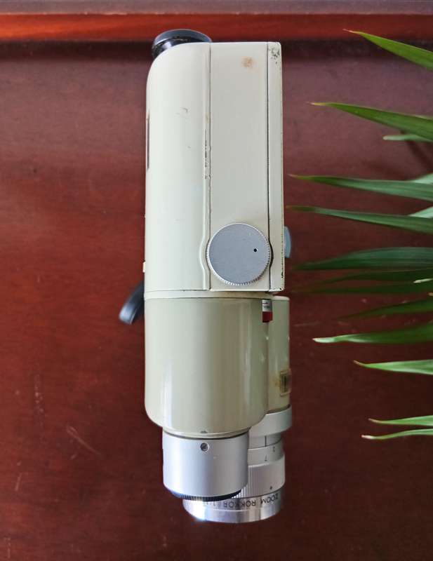VINTAGE MINOLTA ZOOM 8 HOME MOVIE CAMERA WITH GENUINE LEATHER BAG AND USER MANUAL