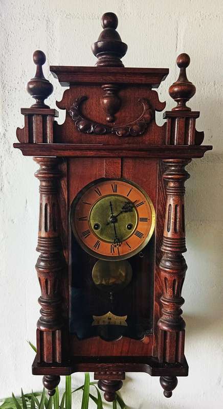 LOVELY VINTAGE  WOODEN  WALL CLOCK